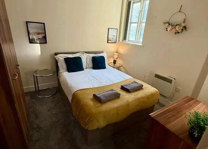 Modern 2 Bed Duplex In Centre! *