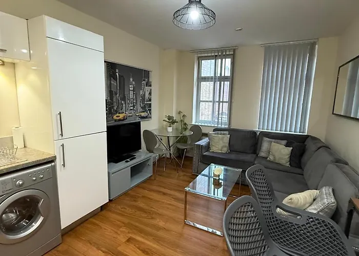 Modern 2 Bed Duplex In Centre!