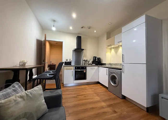 Modern 2 Bed Duplex In Centre! *